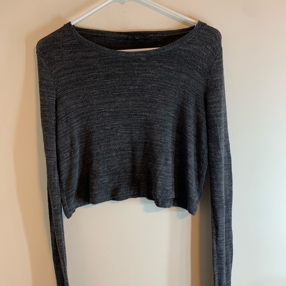Grey cropped Aritzia Talula shirt. - Picture 3 of 3